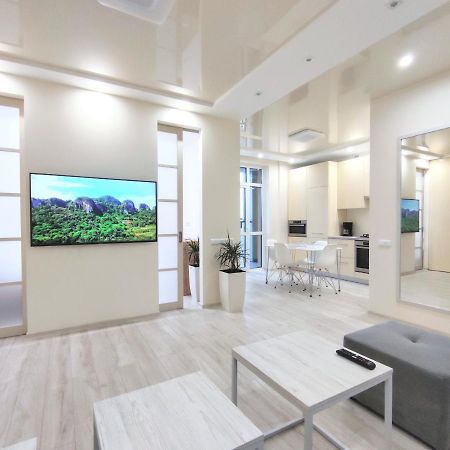 "Well-Being" Popular Among Business Person Appartement Lviv Buitenkant foto